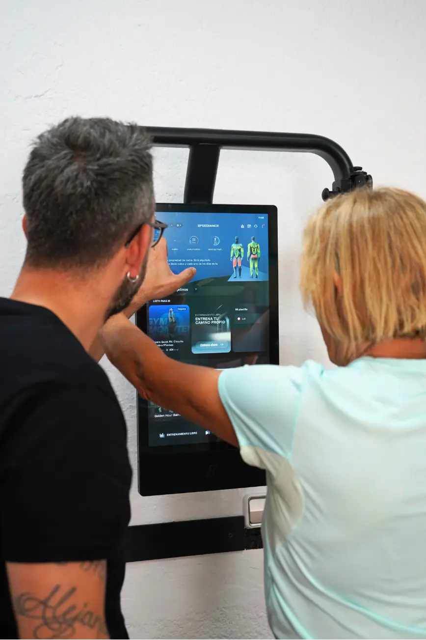 Entrenamiento de fuerza guiado en Blanes con Gym Smart Training y resistencia digital